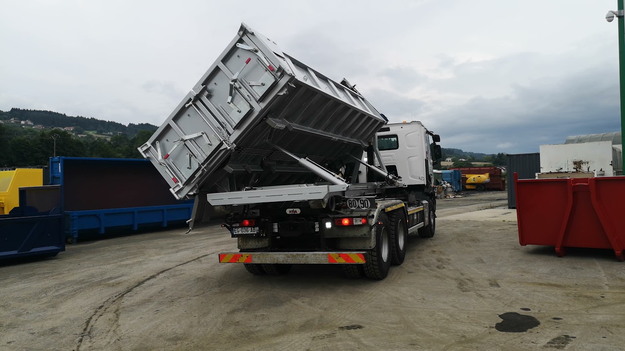 Test d'une bi-benne sur berce à commande hydraulique