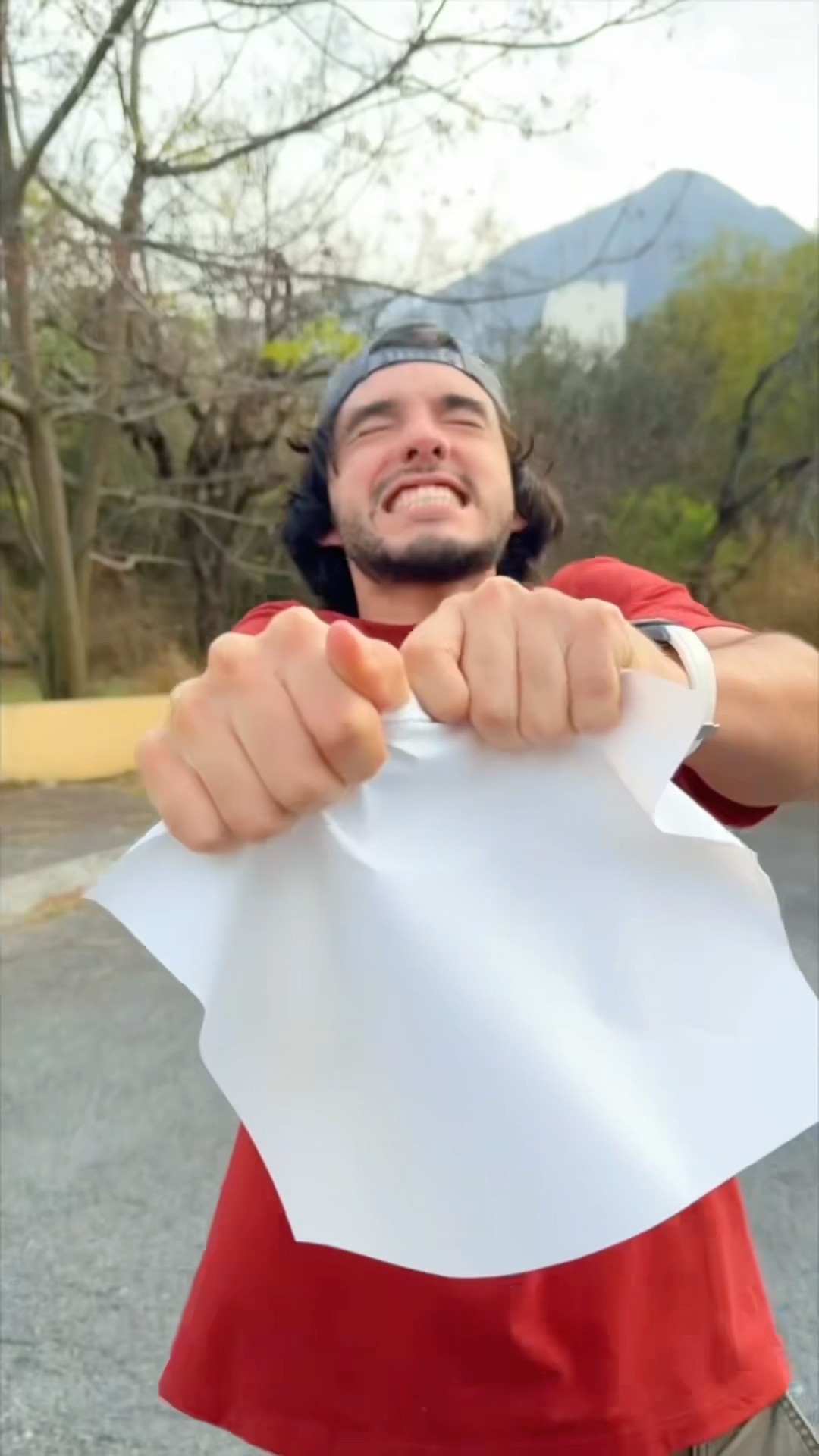 ASI RESISTE EL PAPEL MAS FUERTE DEL MUNDO?