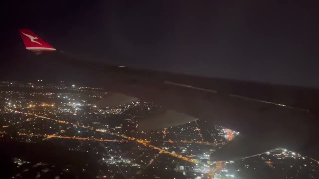 Qantas a330-200 nighttime landing into Perth WA
