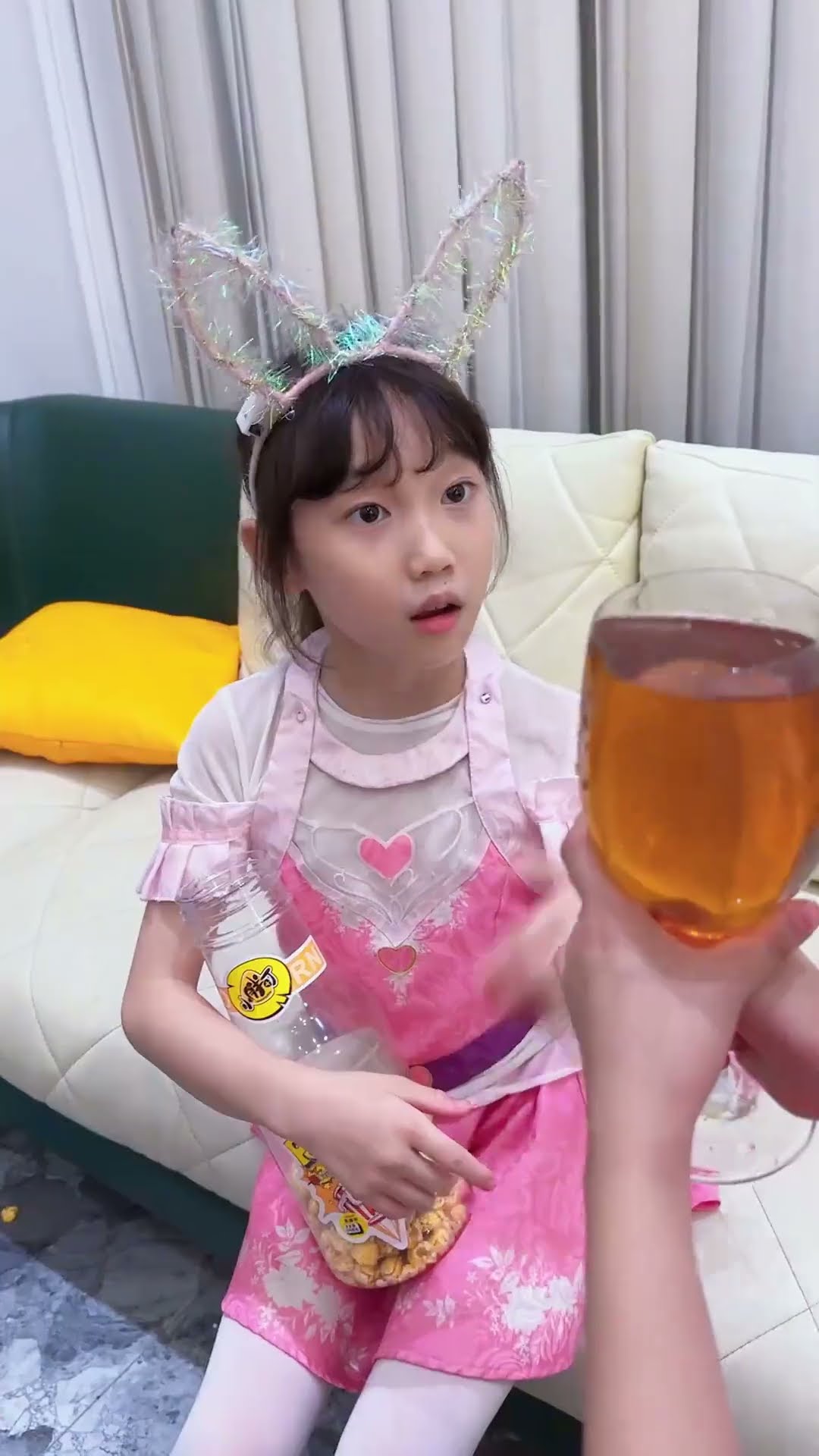 好奇怪！唐老六为什么不喝饮料？#斗罗大陆 #唐舞桐与唐老六 #小舞 #唐舞桐 #唐三 #唐老六