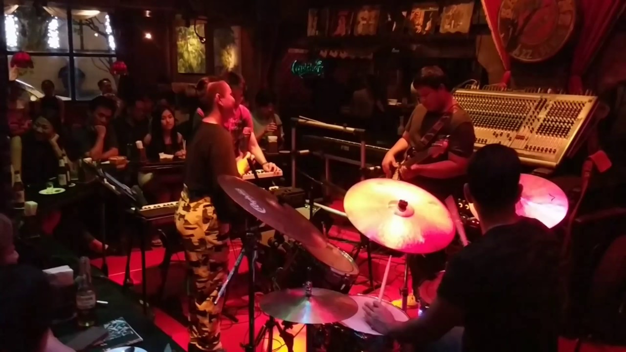 Saxophone Bar Bangkok Sunny Trio & Tangmo Wanglika YouTube