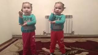 TWINS!!! FUNNY TWINS!!! DANCE!! DANCE!! DANCE!! funny girls dance!!! Танец близняшек 😍😍😍