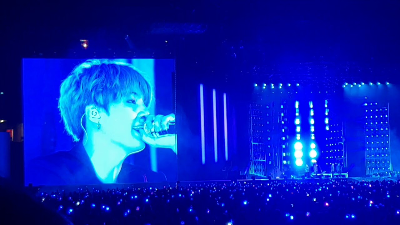 fancam-bts-suga-solo-seesaw-love-yourself-tour-in-singapore-youtube
