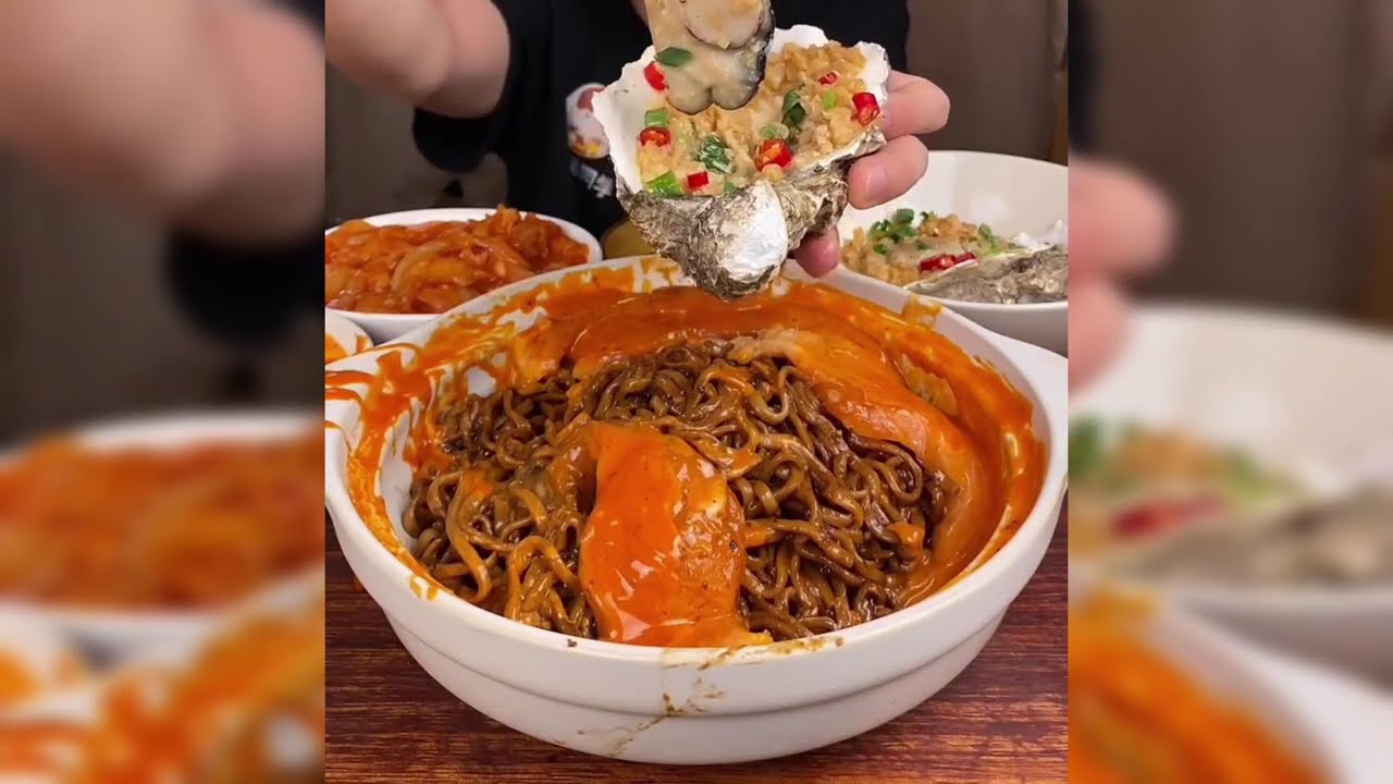 ASMR MUKBANG | 🍣 Thick-cut salmon topped with jjajangmyeon! 🦪And grilled oysters with garlic!