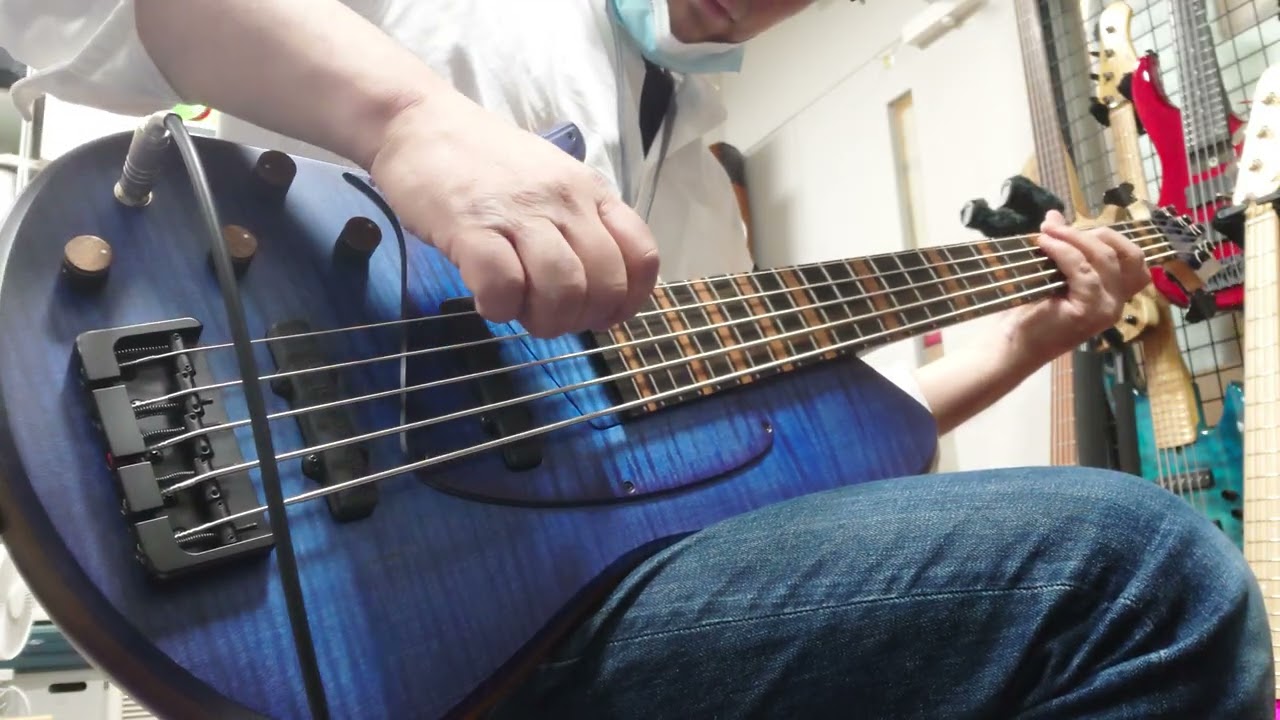 Marusya Guitars SC5 Maple Blue Lefty demo 1 - YouTube