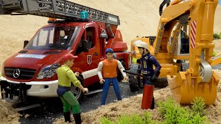 Экскаватор и пожарная машина спасатели на дороге - Видео история игрушечной машинки