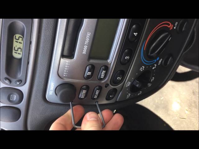 Comment démonter un autoradio Ford fiesta 