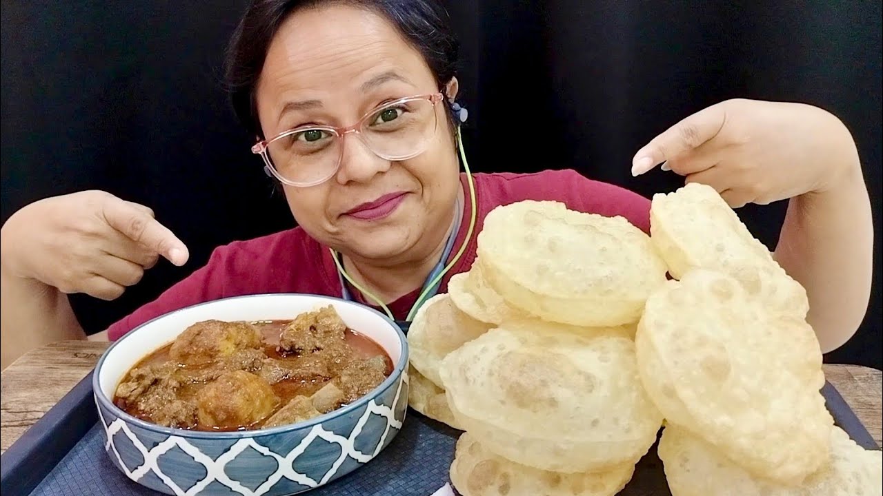Mutton kosha with 12 puris, luchi mangsho eating
