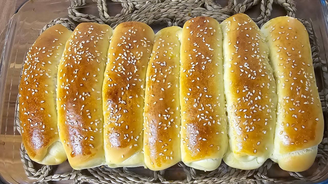 خبز حليب بعجينه خفيف متل القطن مناسب جدا للمدرسه للاطفال او للفطور للجميع عائلة 😋😋