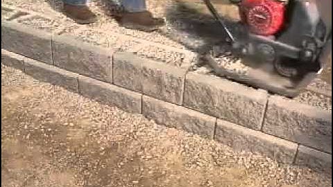 How to Build a Reinforced Retaining Wall Using Geogrid
