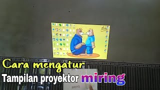 Cara mengatur tampilan proyektor yang miring.