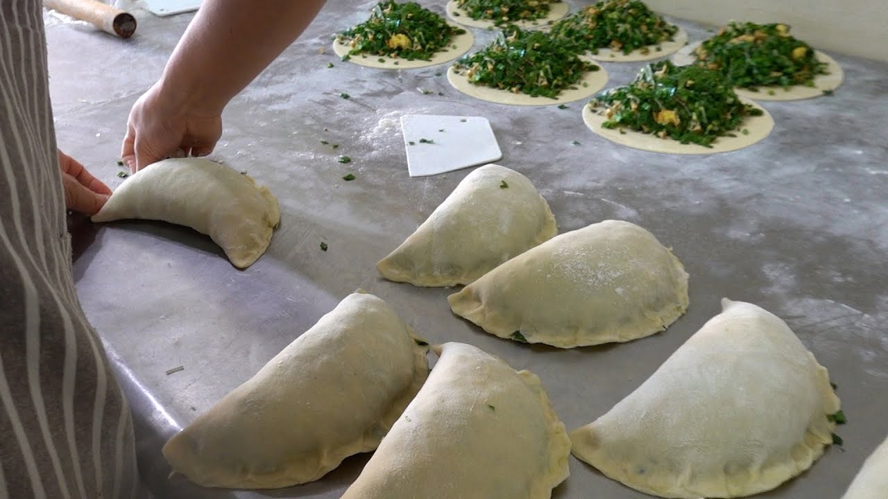 Giant Garlic Chive Dumplings / 韭菜盒子 - Taiwanese Street Food