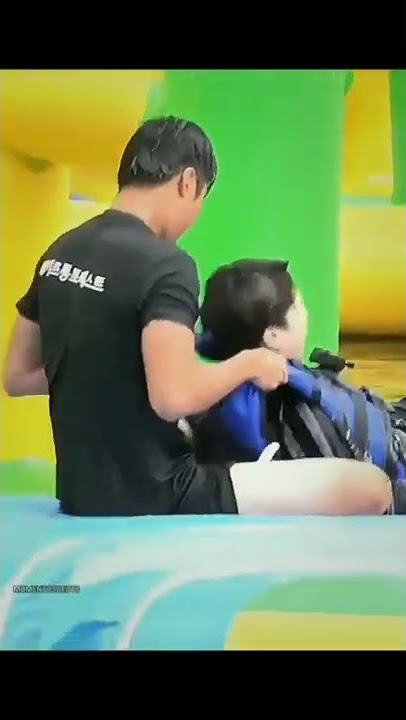 ketika staff Bighit diuji kesabaran 😆  #bts #rm #jin #suga #jhope #jimin #jungkook #taehyung