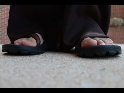 Video: Waarom dragen franciscanen sandalen?