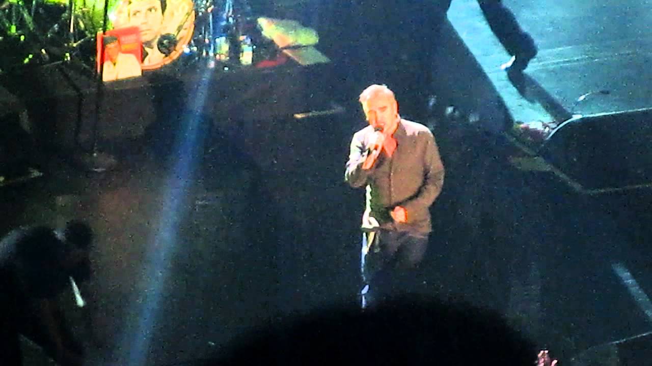 Morrissey Stage Invasion!!! - YouTube