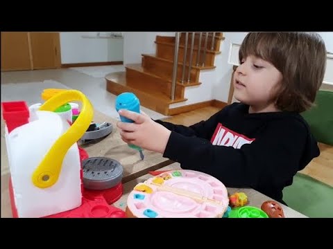 play doh dişçi amca seti,oyun hamuru ile diş yapmalıyız.Fatih Selim makarna yaptı