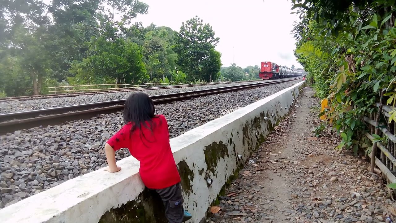 ZENDRA HUNTING KERETA API PERTAMINA  TUJUAN LAHAT