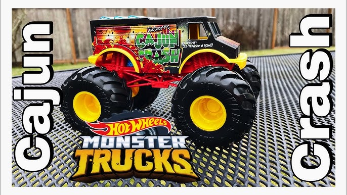 Hot Wheels 1:24 Monster Trucks Oversize Torque Terror 2022 em