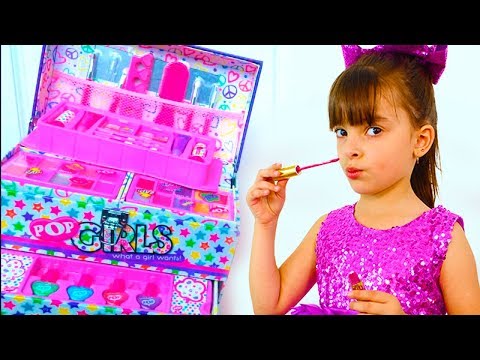 Laurinha brincando de maquiagem ! - Jéssica Godar e Laurinha e Helena