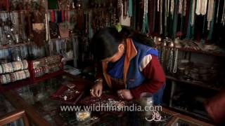 Download lagu Ladakhi jewelry and souvenirs being sold at a shop in Leh Ladakhi jewelry and souvenirs being sold at a shop in Leh