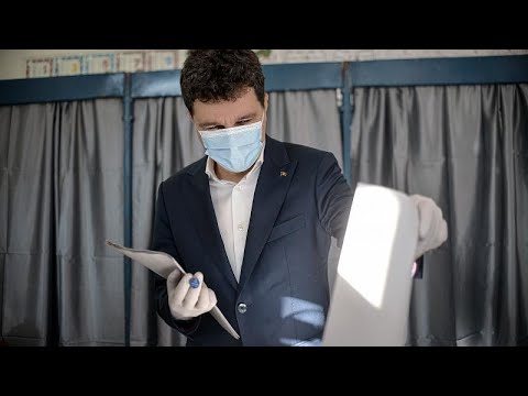 Στις κάλπες οι Ρουμανοί την Κυριακή