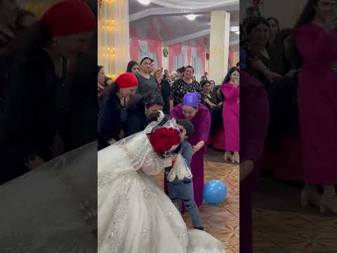 Родители невесты не приехали на ее свадьбу люди были в восторги от детей