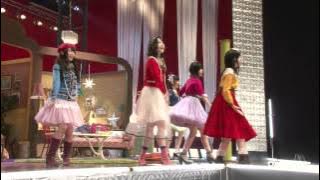 「水曜日のアリス」ＭＶメイキング映像 / AKB48[公式]