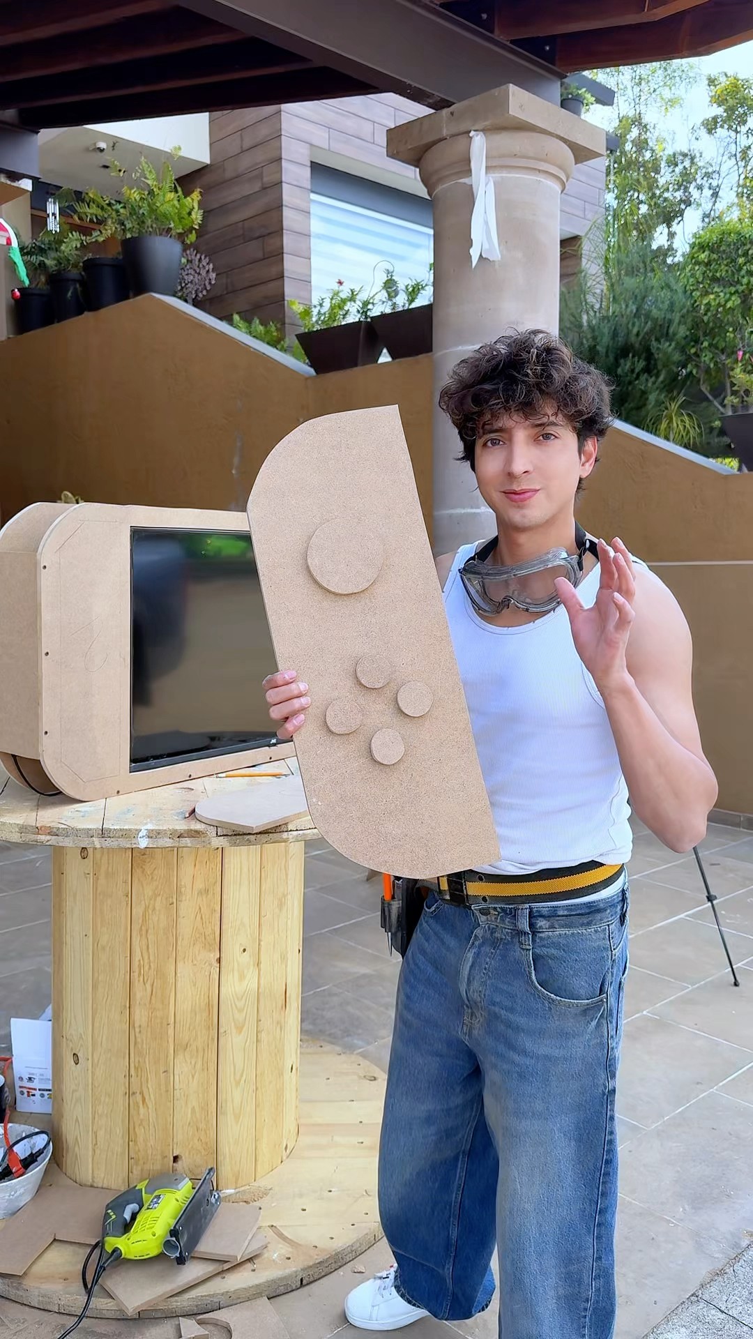Le construí una TV switch A mi SOBRINO.