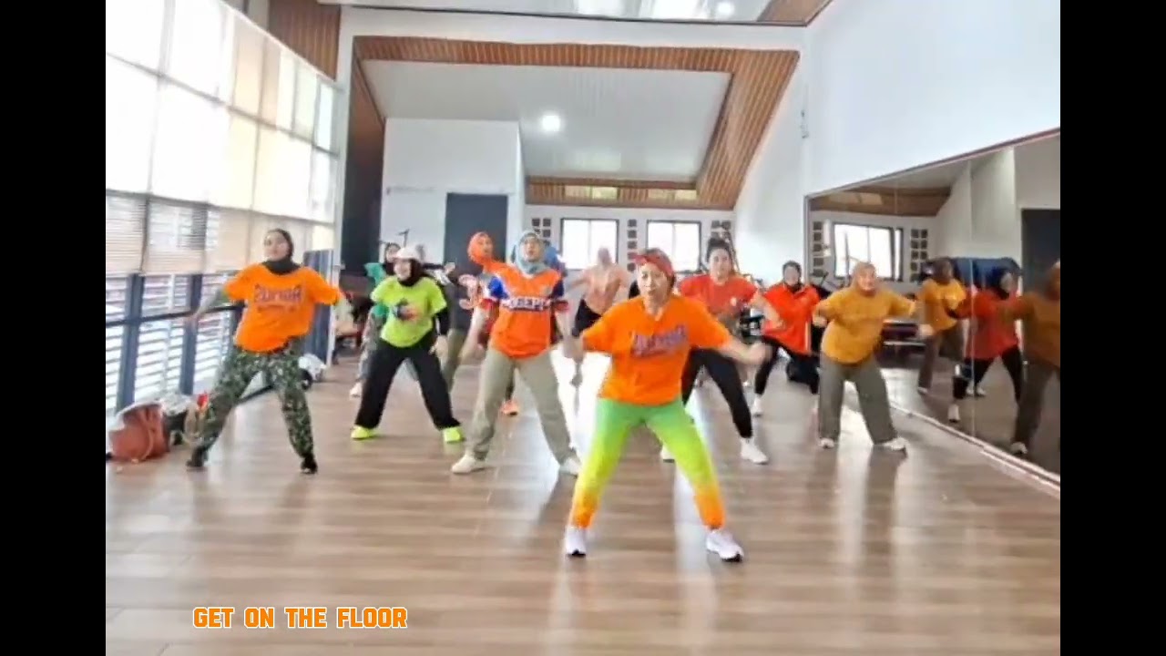 Get On The Floor - Dj Eastside | Zumbafitness | Zin Santy Laviola | Widia Sport Center 