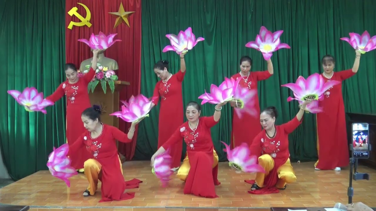 NGƯỜI VỀ THĂM QUÊ (Đội văn nghệ phụ nữ khu 7, TT Gia Lộc, biểu diễn tại CLB Thơ huyện Gia Lộc)