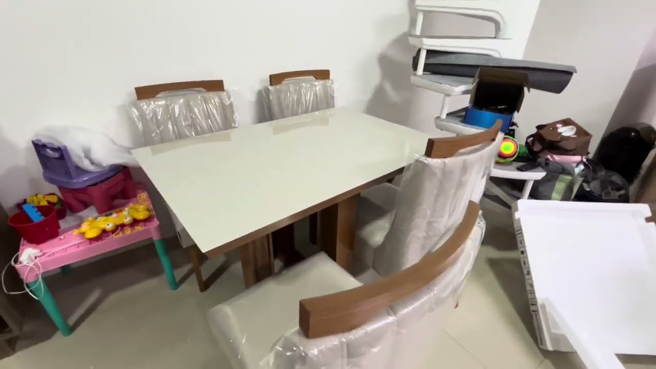 Conjunto Sala de Jantar Mesa Tampo MDF e Vidro e 4 Cadeiras Lottus