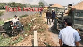 Rescue the truck from the ditch by Cat Excavator Vlog 7 views 2 years ago 3 minutes, 51 seconds