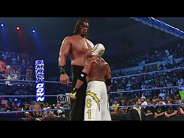 Rey Mysterio vs. The Great Khali: SmackDown, May 12, 2006 class=