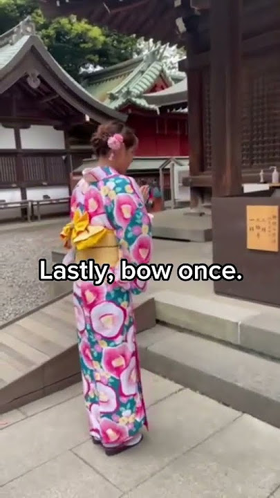 How to PRAY at a JAPANESE SHINTO SHRINE!!! ⛩️ 🇯🇵 #shorts #japaneseculture
