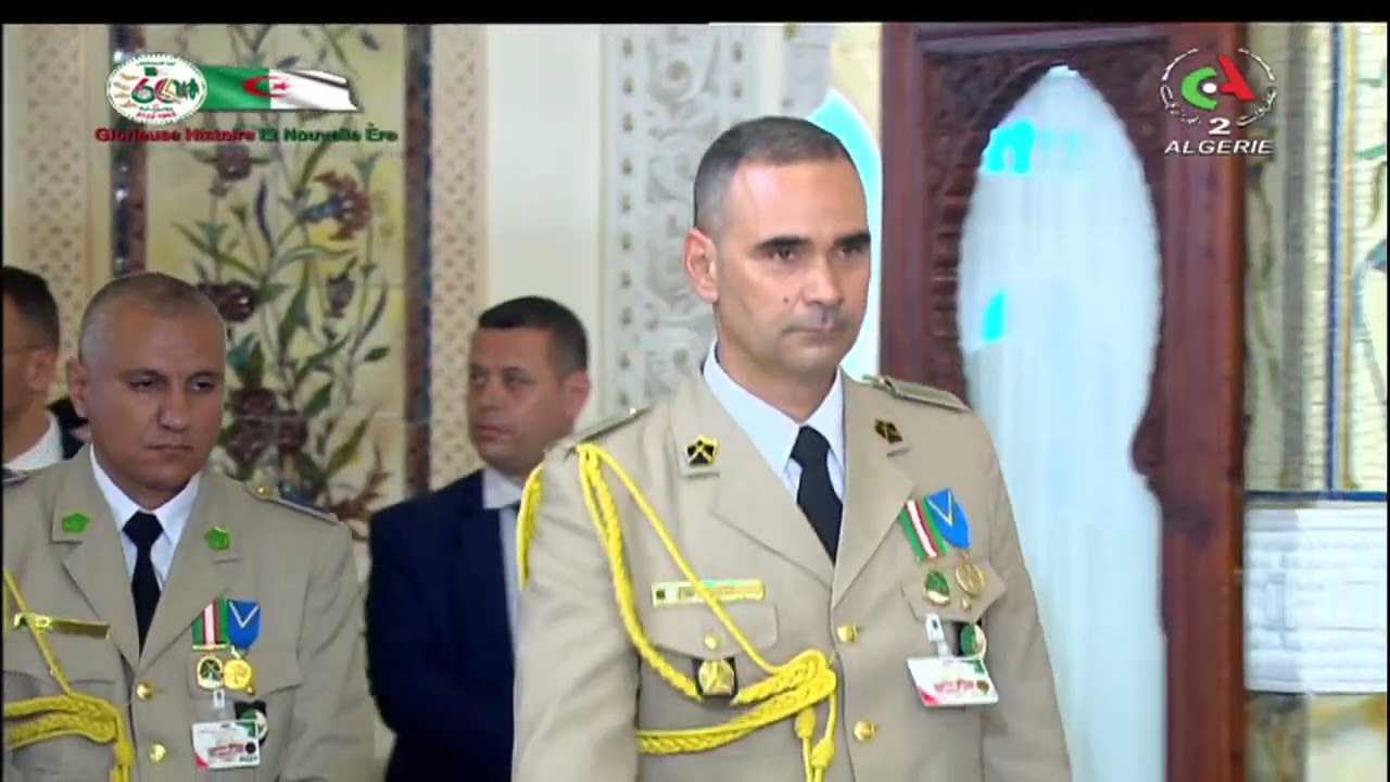 رئيس الجمهورية يقلد رتبة عقيد  إلى مجموعة من المقدمين