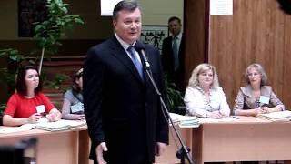 Відео УкрПравди: Янукович голосує-2012