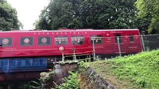 平成筑豊鉄道「ことこと列車」が源じいの森で一時停車。