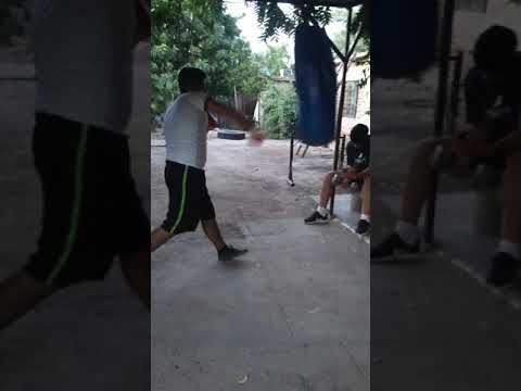 Golpeo al saco gym video phone é a continuação de telephone