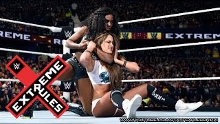 Nikki Bella vs. Naomi - Divas Championship Match: Extreme Rules 2015