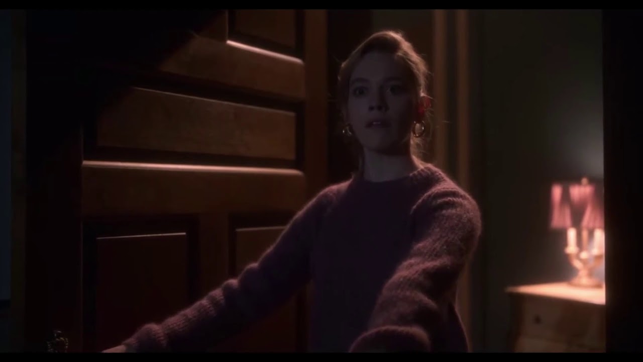 Haunting of Bly Manor - Dani sees Rebecca's Ghost for the first time