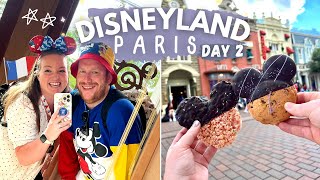 DISNEYLAND PARIS! 🏰✨ DAY 2 • 30th Anniversary Parade & Merch, Lion King Show & Billy Bob's Vlog 🇫🇷