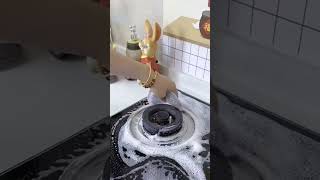 Cleaning sponge that removes grease easily without scratching #shorts #v=6kM02b2CbbY