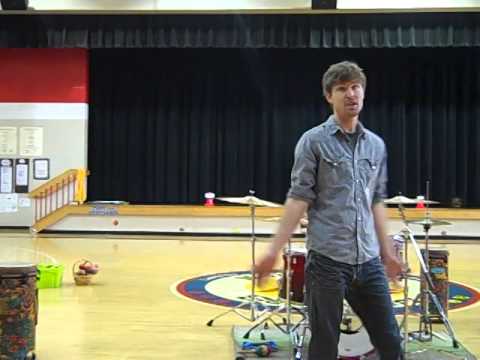 Audience participation rhythmic clapping pattern