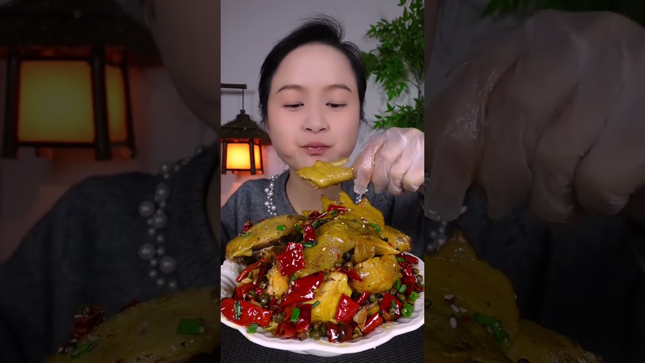 手撕椒麻鸡来啦！立减5元！精选老母鸡，肉质劲道，鲜香四溢，好 吃到停不下来，家里人都爱吃