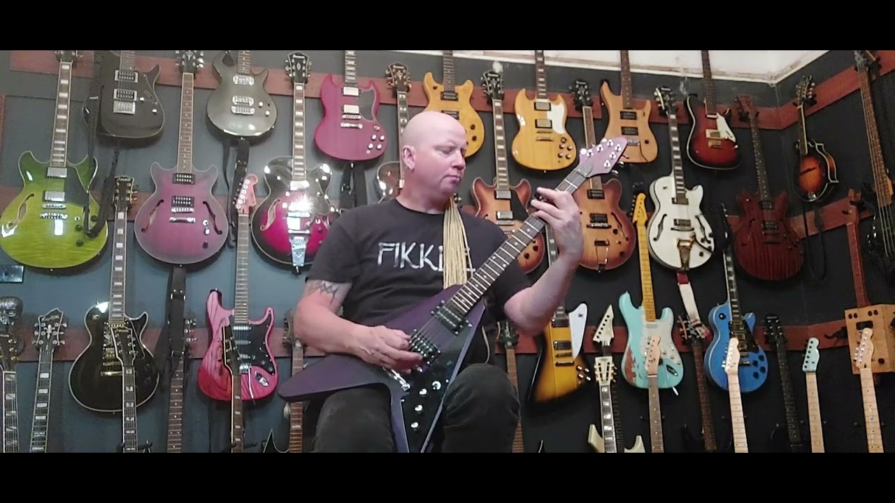 A quick test of my completed Haze Guitar YouTube