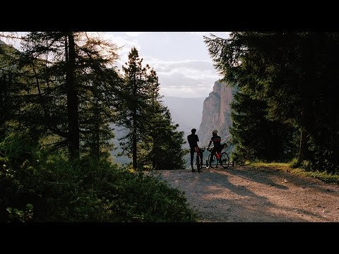 Video: Rapha och cyklist samarbetar för att erbjuda resa för att utforska italienska sjöar