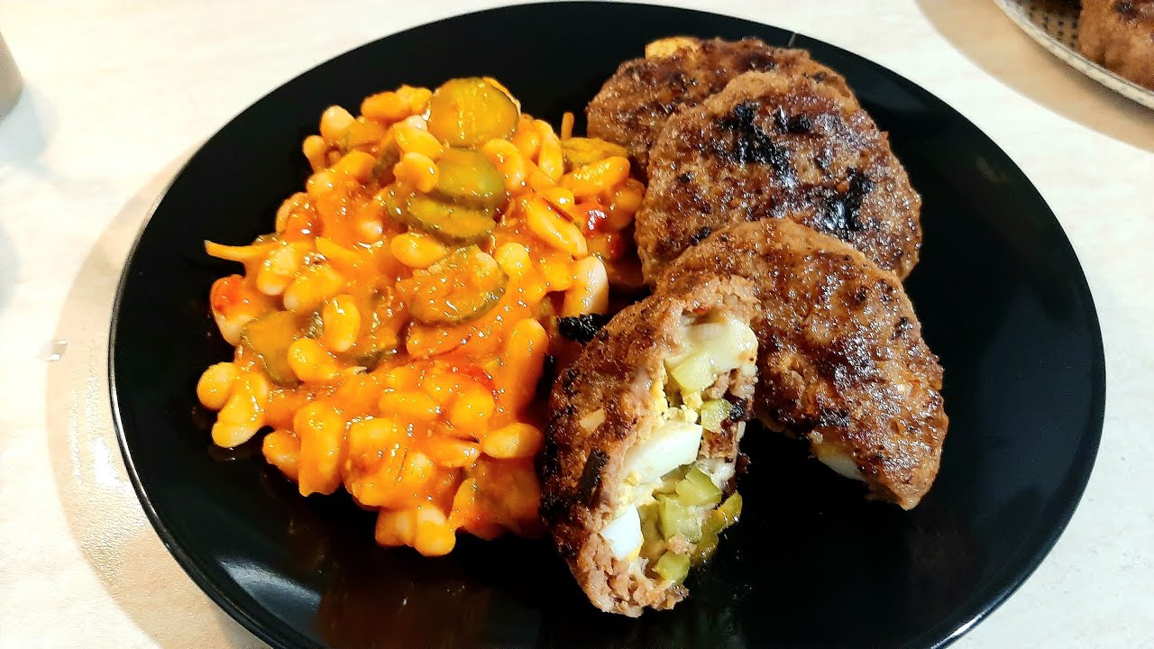 Татарски кюфтета с гарнитура бобена салата