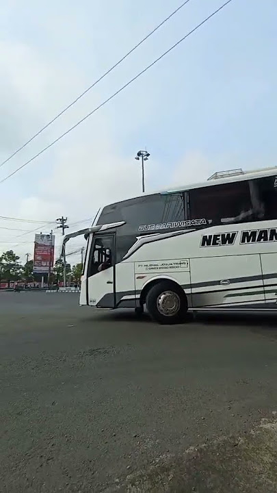 Hampir saja kesenggol #avanza #xenia oleh #jetbus #jb5 #busmania