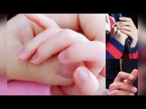 奶爸张杰晒女儿小手感慨和自己很像 有弹钢琴架势 谢娜产下双胞胎女儿