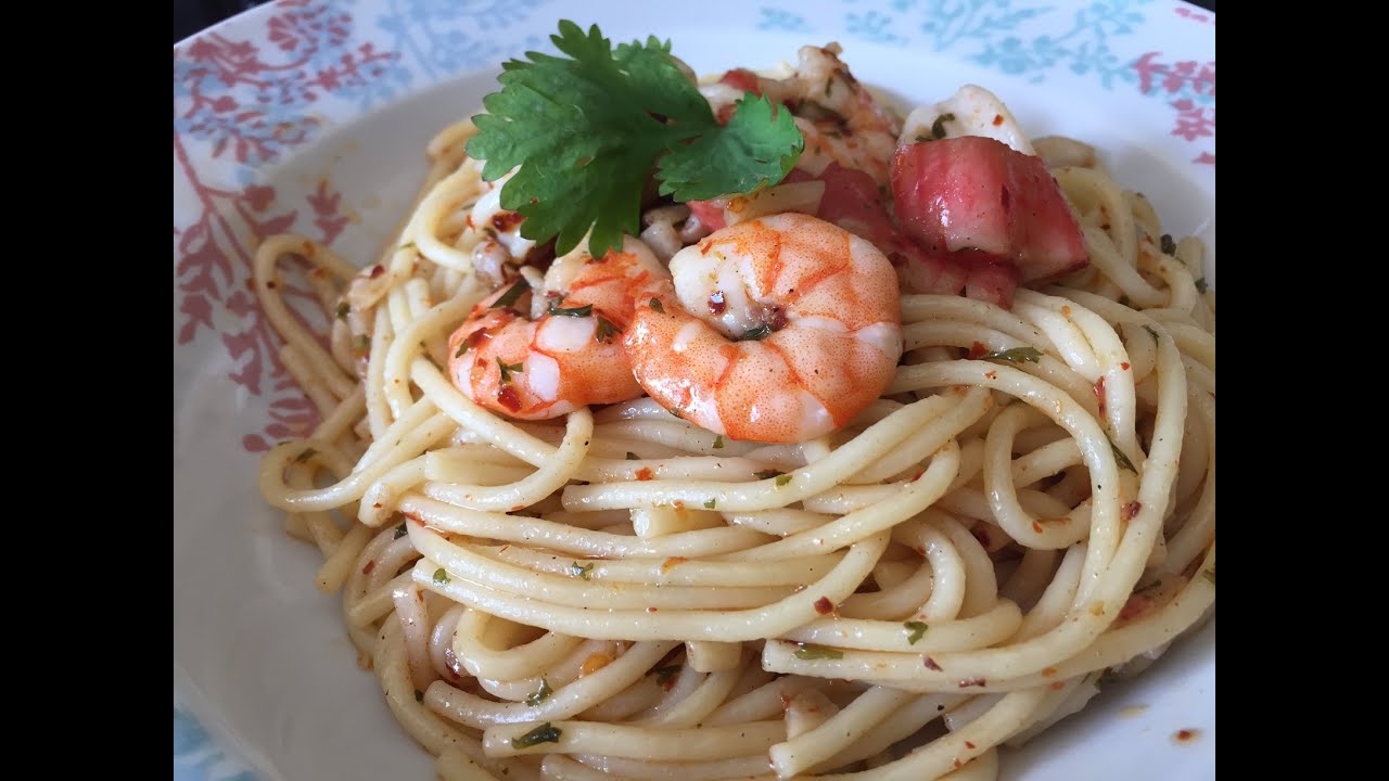 Resepi Spaghetti Seafood Aglio Olio Noxxa - YouTube